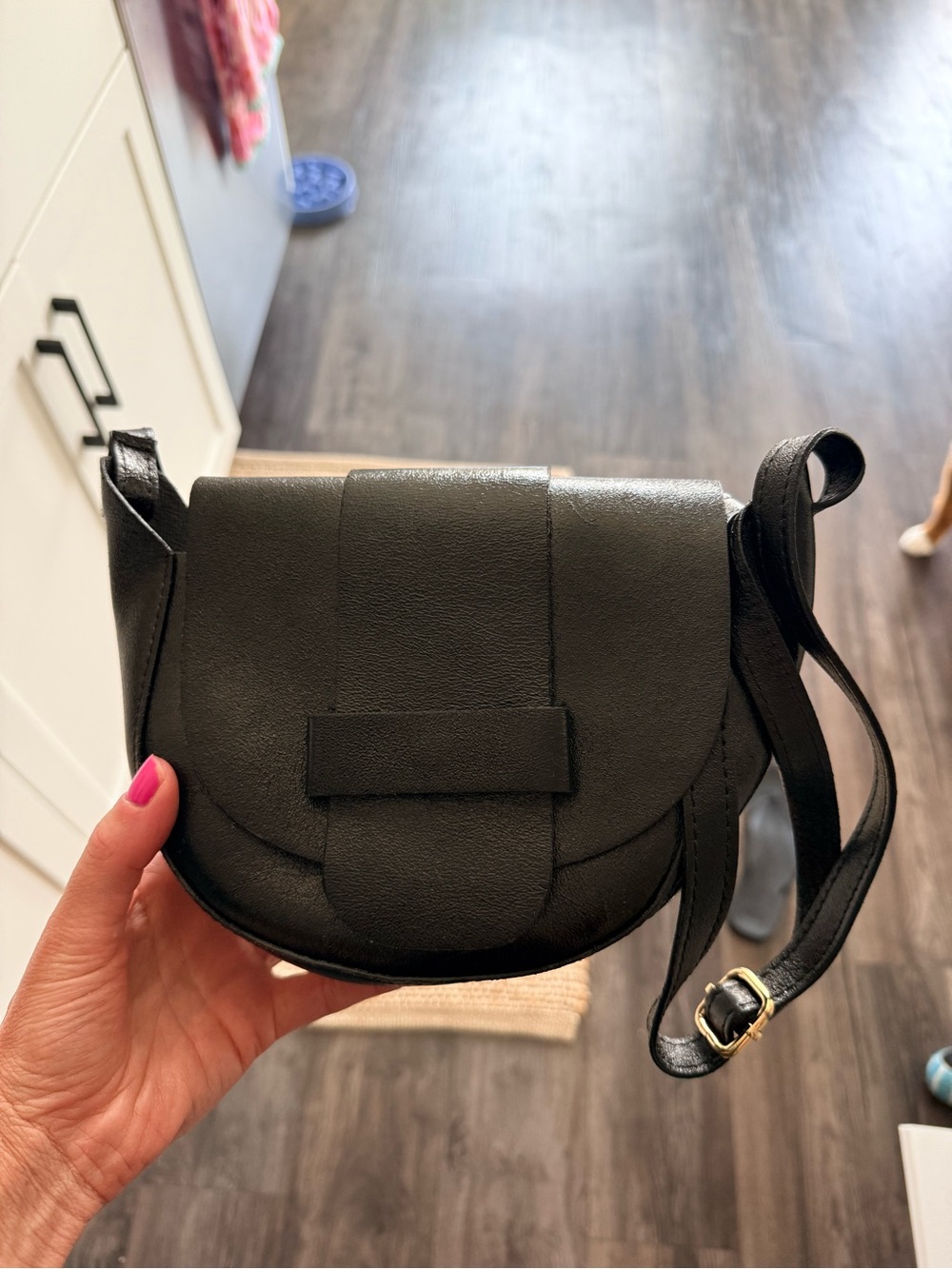 Persaman New York Black Leather Crossbody Saddle Bag